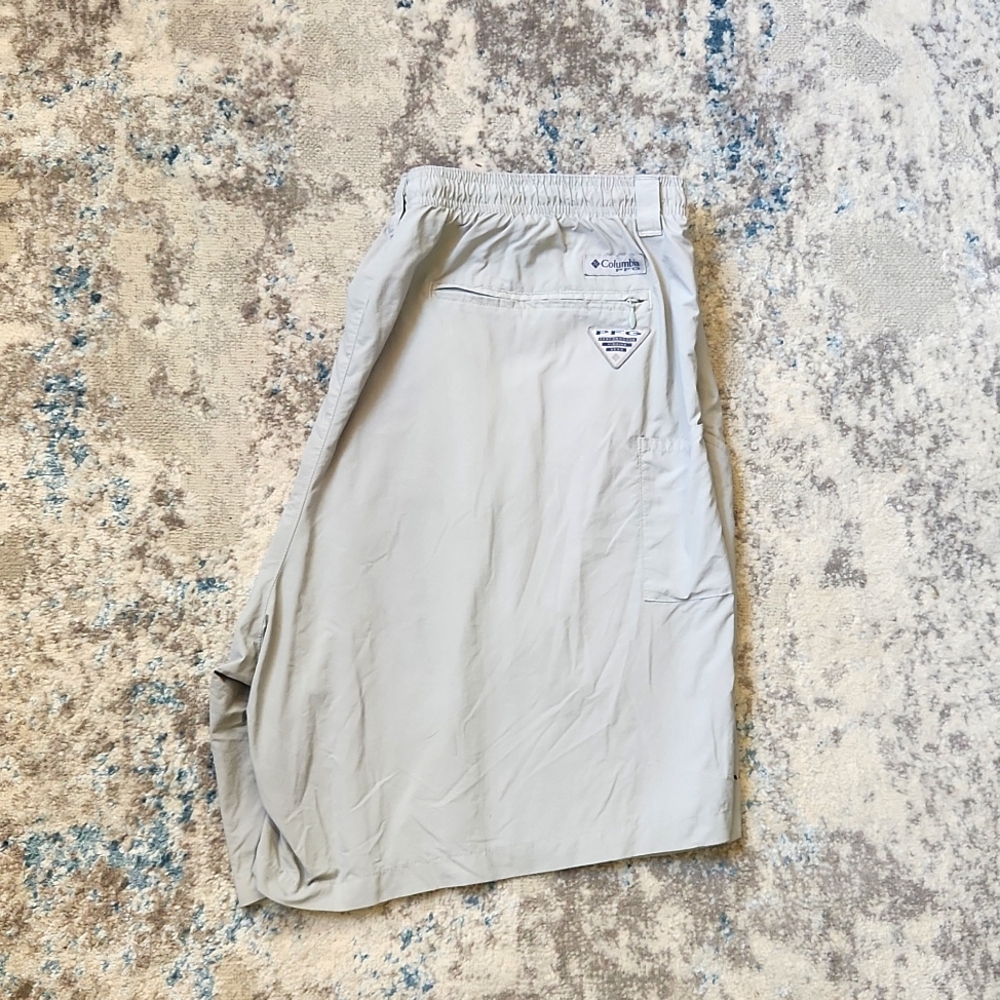 Columbia PFG Men's Size‎ XXL 2XL Light Grey OmniShade 8" Inseam Shorts